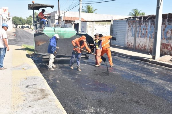 1 179 e1572362957315 Prefeitura de Guanambi realiza pavimentação asfáltica e requalifica a Avenida Tiradentes