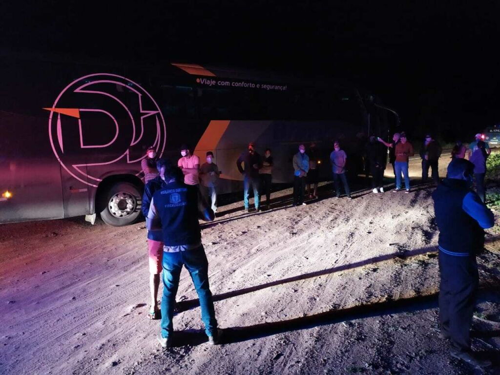 62c81cf5 e0ba 4983 aac7 dad59bef0508 Ônibus clandestino é apreendido trazendo 20 passageiros de São Paulo para Guanambi