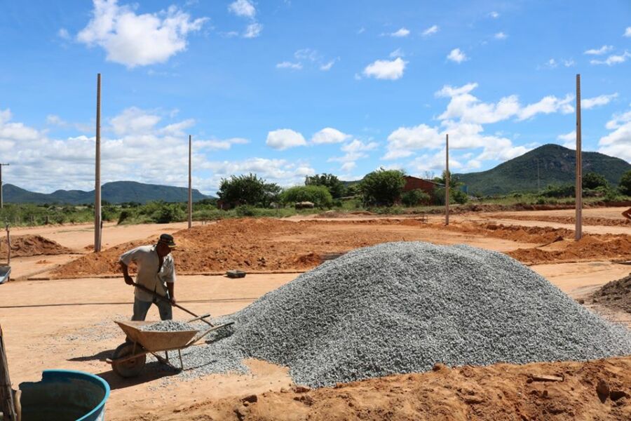 94288873 2933969386650866 2413413132316704768 o Prefeitura de Matina inicia construção de Quadra Poliesportiva na localidade de Quixaba