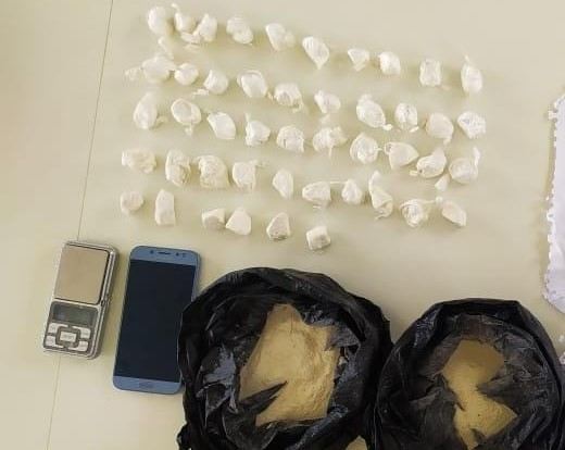 asadad PM prende dupla com 46 trouxinhas de cocaína em Caetité