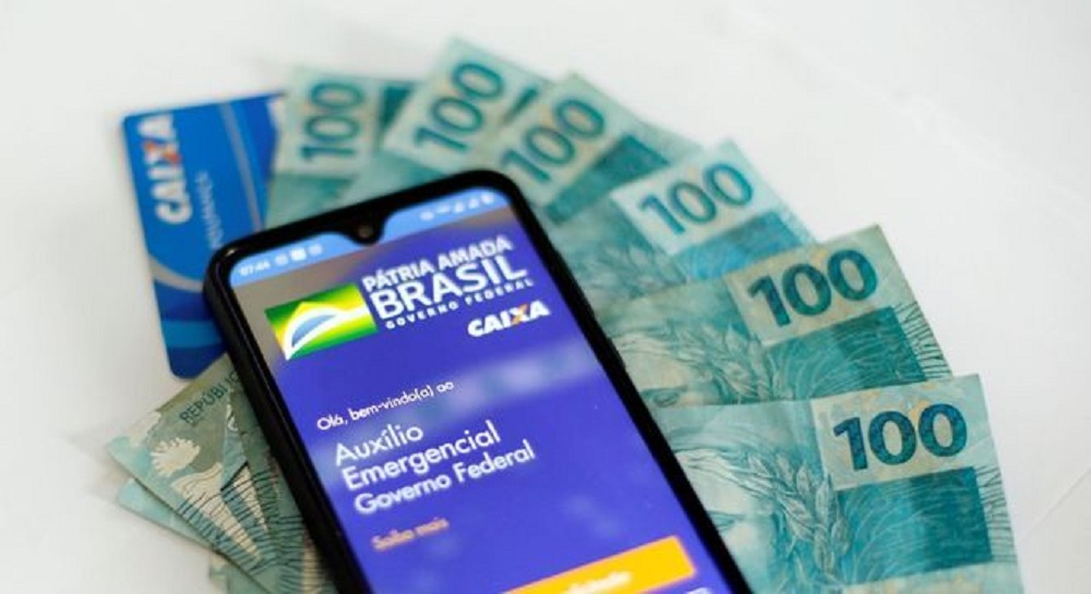 Auxílio emergencial compensou boa parte da perda de renda, aponta Ipea