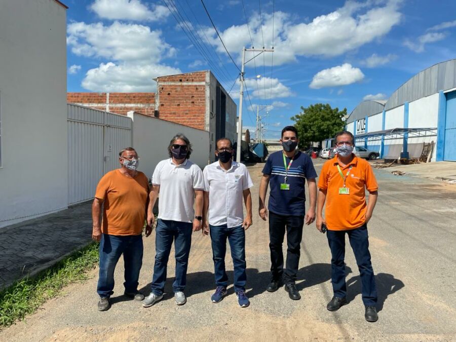 085227202112021 Para melhoria da rede elétrica, secretário de Desenvolvimento Econômico realiza vistoria no Parque Industrial ao lado de gerente da Coelba