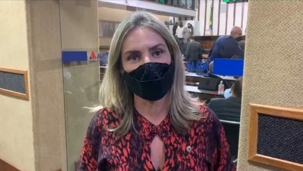 Ivana bastos assembleia Ivana Bastos trata a postura de grupos empresariais contrários ao leilão da Fiol como “agressão ao povo baiano”