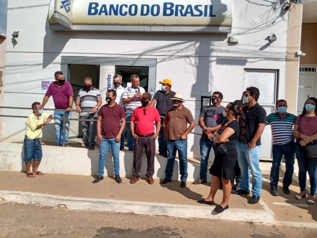 PROTESTO BB 4 Ato marca protesto contra fechamento do Banco do Brasil em Sebastião Laranjeiras