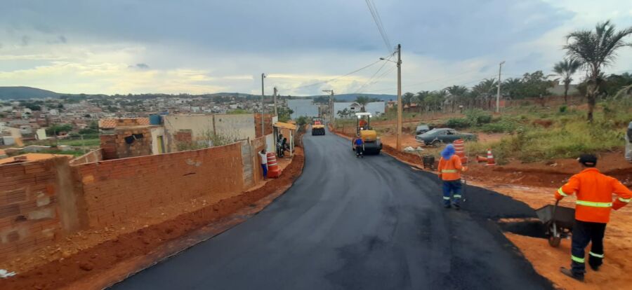 WhatsApp Image 2020 10 27 at 09.49.14 1 Prefeitura de Caetité inicia pavimentação em ruas do bairro Prisco Viana