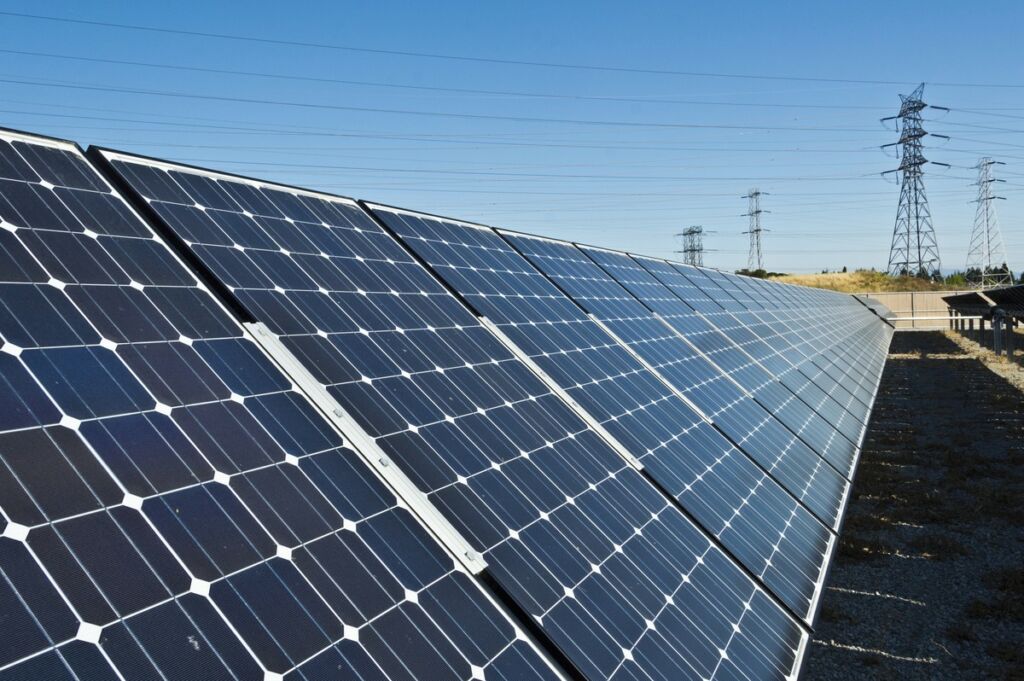 gettyimages 521343512 "Aquele mito de que energia solar é coisa de rico caiu por terra", diz presidente da Absolar