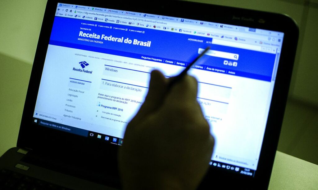 1002816 25022016dsc 8578 Receita libera consulta a terceiro lote de restituição do IR