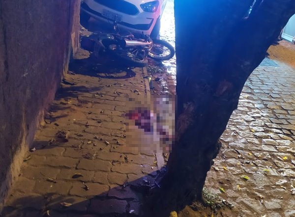 Caetité: Motocicleta bate em árvore e deixa dois irmãos gravemente feridos