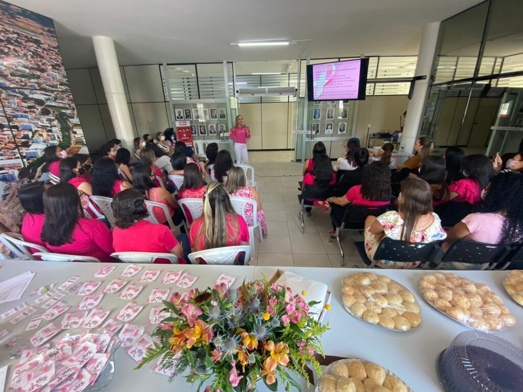 225500202108101 Outubro Rosa: Prefeitura de Guanambi promove palestra sobre prevenção do câncer de mama para servidoras