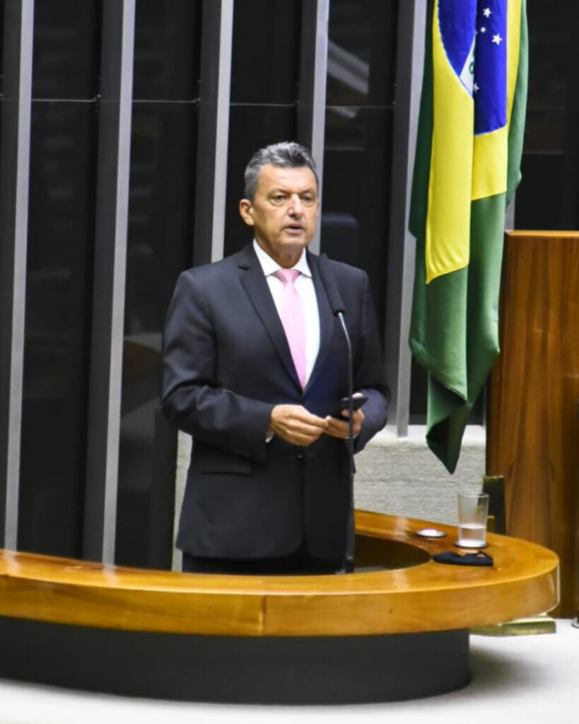 CHARLES Deputado Charles Fernandes faz homenagem a professor Zé Luiz e assume luta pela Universidade Federal da Serra Geral em Guanambi