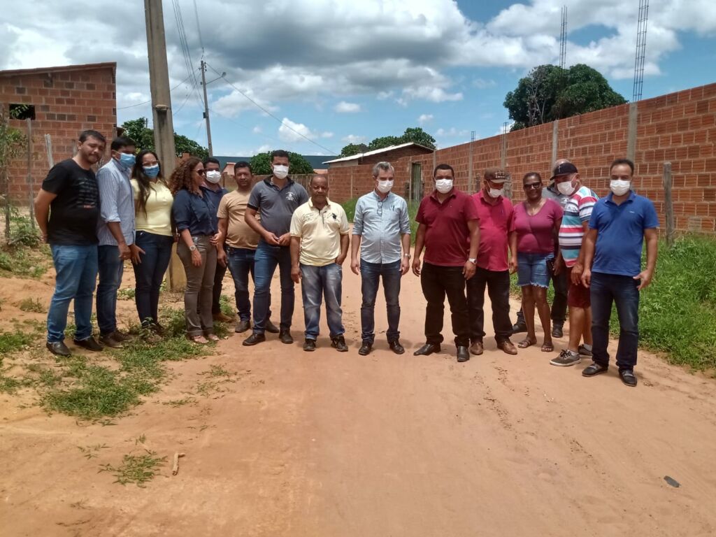 ORDENS DE SERVICO 10 Sebastião Laranjeiras: Prefeito Dr. Pedro assina ordens de serviço para realização de importantes obras de infraestrutura e autoriza licitação para construção de campo society