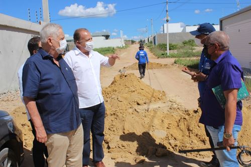 1 1 Prefeito Nilo Coelho visita Bairro Ipanema onde deve ser iniciado programa de pavimentação asfáltica do município