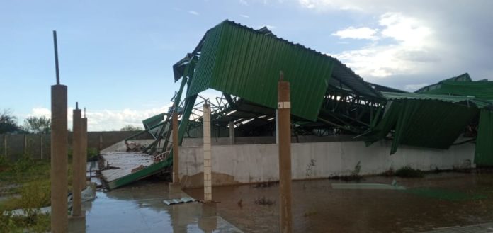 xxx 696x329 1 Matina: Colégio construído dentro de lagoa desaba após chuvas, obra custou R$ 4,5 milhões