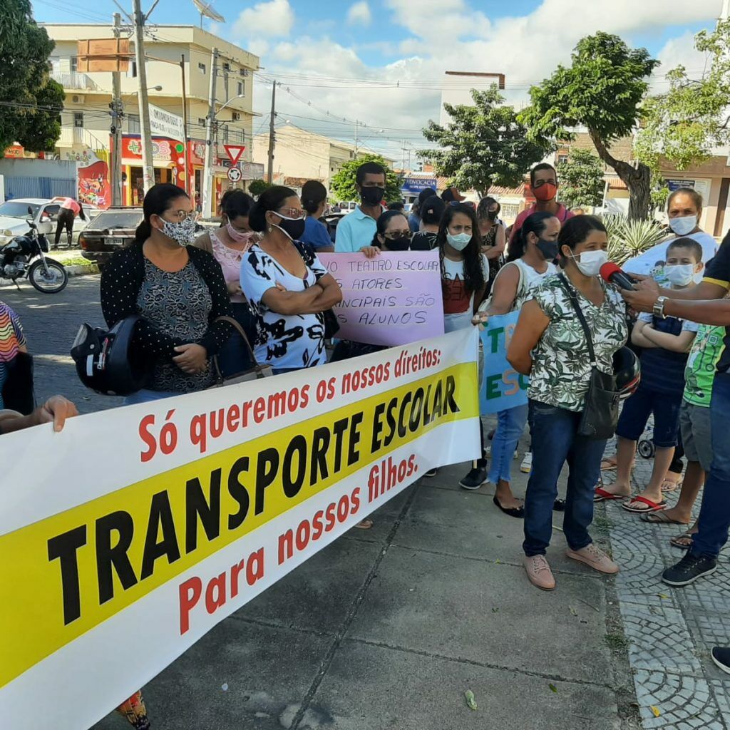 WhatsApp Image 2022 02 26 at 09.36.10 Pais de estudantes do ensino público municipal de Guanambi protestam contra a falta de transporte escolar