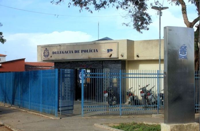 DELEGACIA DE CARINHANHA 1 1 Homem é preso em flagrante delito por descumprimento de medida protetiva em Malhada