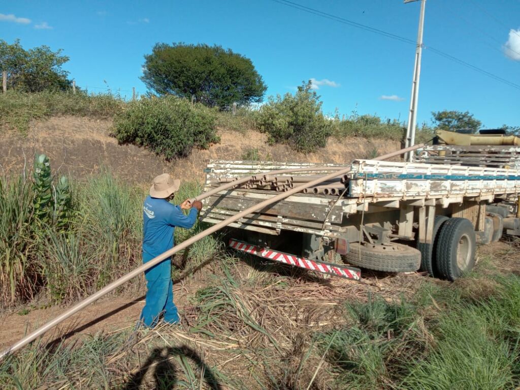 cheta 1 Ivana e grupo político garantem início de obras de abastecimento de água em comunidade de Guanambi