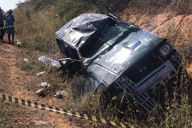 Botupora Tres pessoas morreram em grave acidente de carro na BA 156 Grave acidente deixa 3 mortos na BA-156 em Botuporã