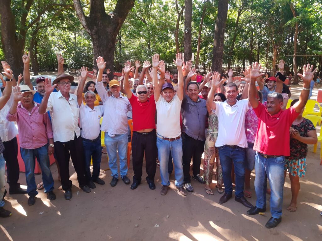 WhatsApp Image 2022 04 24 at 10.14.33 1 Pré-candidato a Deputado Estadual, Léo Visão se reúne com moradores de Cuscuzeiro em Santa Maria da Vitória-BA