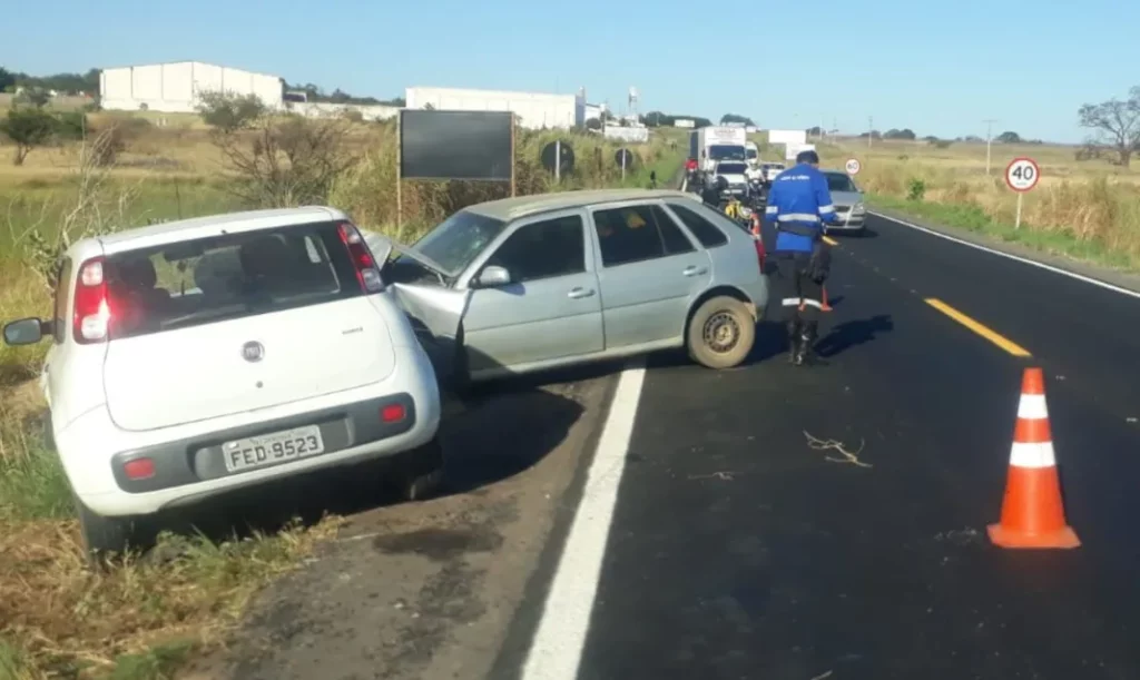 acidente guanambi br 030 Motorista com sinais de embriaguez causou acidente na BR-030 em Guanambi