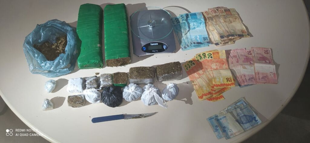 WhatsApp Image 2022 06 18 at 19.15.57 Guanambi: Ação conjunta do 17º Batalhão e CAESG, resulta na apreensão de 2kg de maconha e prisão do acusado