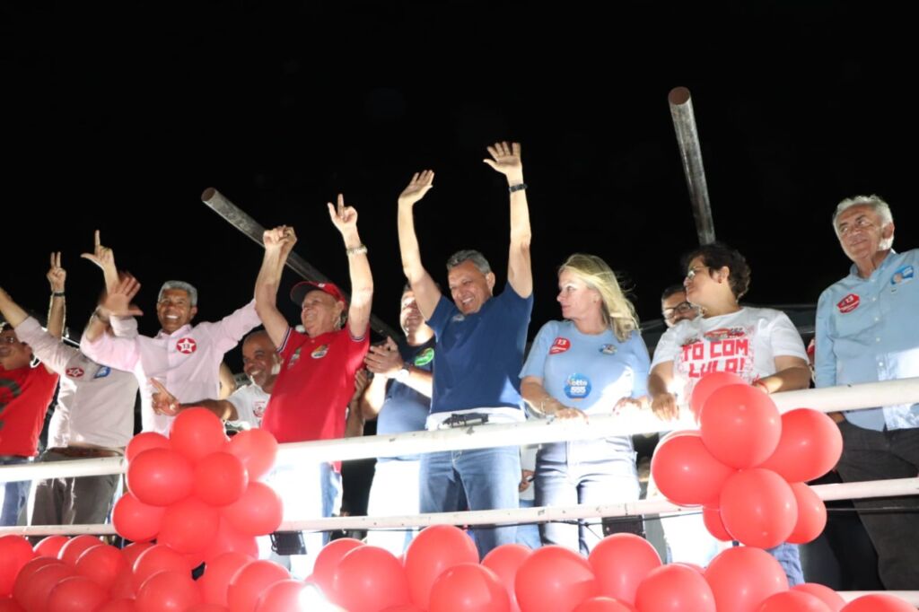 CARREATA 4 1 Charles e Ivana são recepcionados com carinho em carreata do time de Lula na região