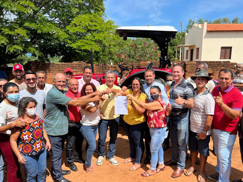 CANDIBA 2 1 Deputado Charles Fernandes entrega tratores agrícolas para comunidades rurais