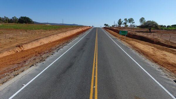 ESTRADA IUIU 1 “Valeu a pena acreditar”, afirma Ivana após conclusão das obras do asfalto de Iuiu a Pindorama