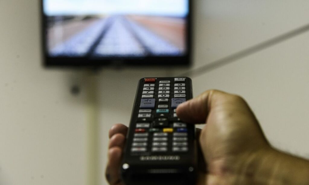 tv002 Famílias de baixa renda podem solicitar parabólica digital gratuita