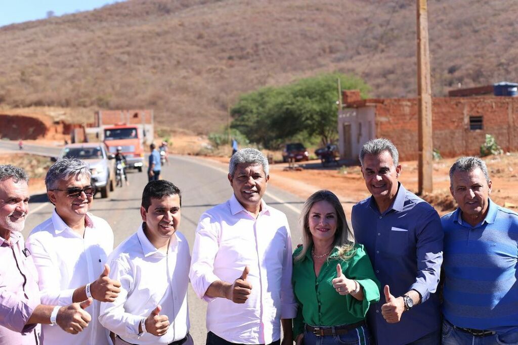 Snapinsta.app 358117985 18224978221232903 5483633586629692923 n 1080 Prefeito Warlei entrega importantes obras pra Urandi em parceria com o governador Jerônimo Rodrigues