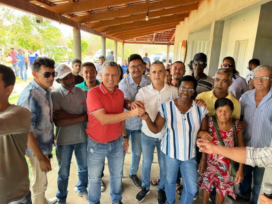 379012639 855568536135501 7186147676790345949 n Deputado Charles Fernandes beneficia comunidades rurais de Carinhanha com equipamentos agrícolas