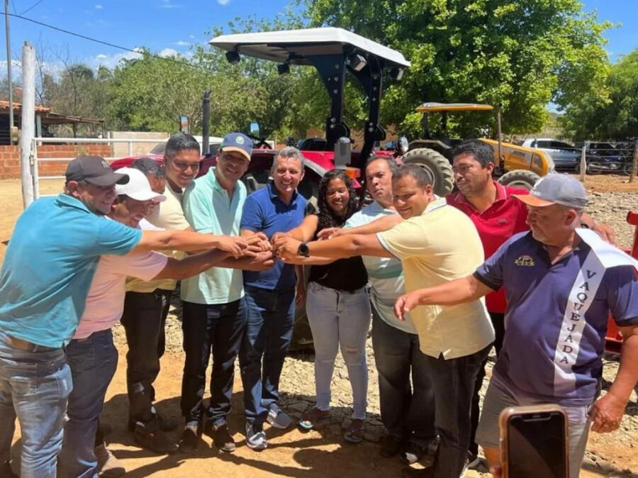 408566901 900419398317081 6274365886421965826 n Prefeito Dr. Gimmy entrega benefícios para a população na zona rural de Malhada