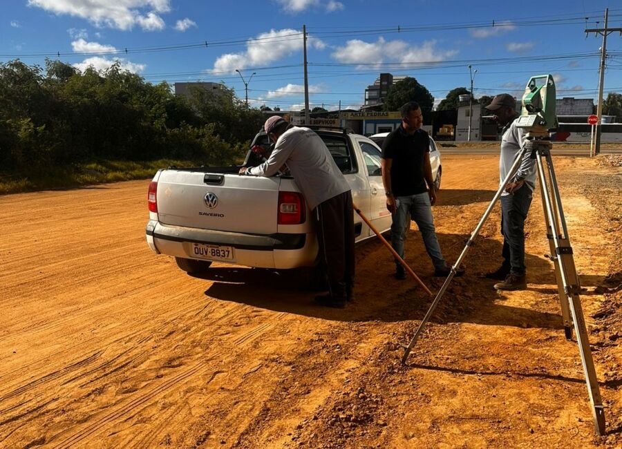 Imagem do WhatsApp de 2024 05 28 as 11.16.05 a32534e1 Seinfra Guanambi inicia serviço de topografia para asfaltamento de avenidas que dão acesso aos Bairros São Sebastião e Anita Cardoso