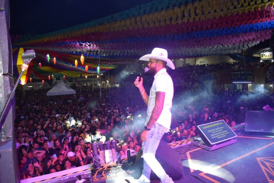 DSC 0878 Público recorde lota praça e vibra com shows do São João da Gameleira em Pindaí