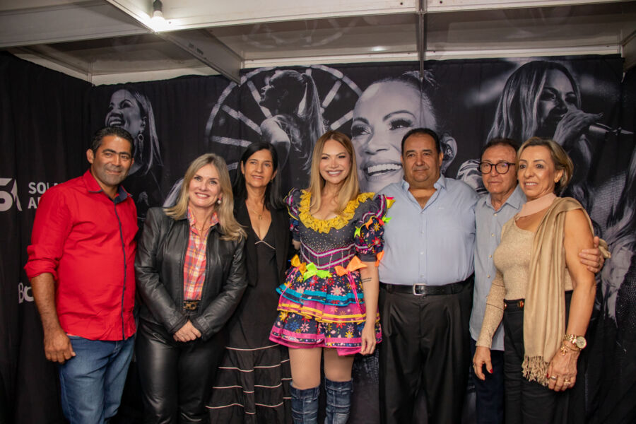 IMG 8376 São João de Botuporã: Sexta Noite de Festividades Enche Praça e Impulsiona Economia Local