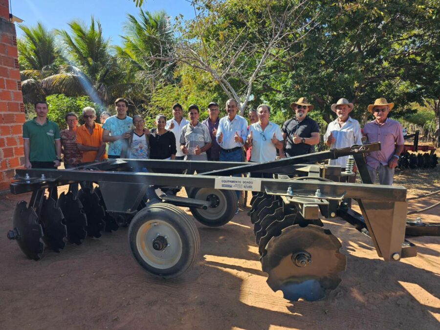 450991769 1031074305251589 4166706284752070517 n 1 Entrega de equipamentos agrícolas nas Comunidades Rurais de Palmas de Monte Alto fortalece a Agricultura Familiar