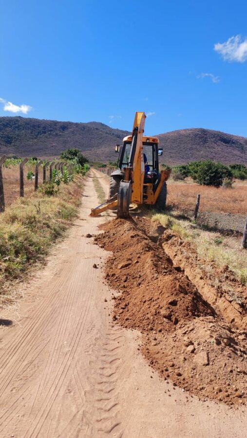 Riachuelo Ivana Bastos garante obras de sistema de abastecimento para comunidade de Guanambi