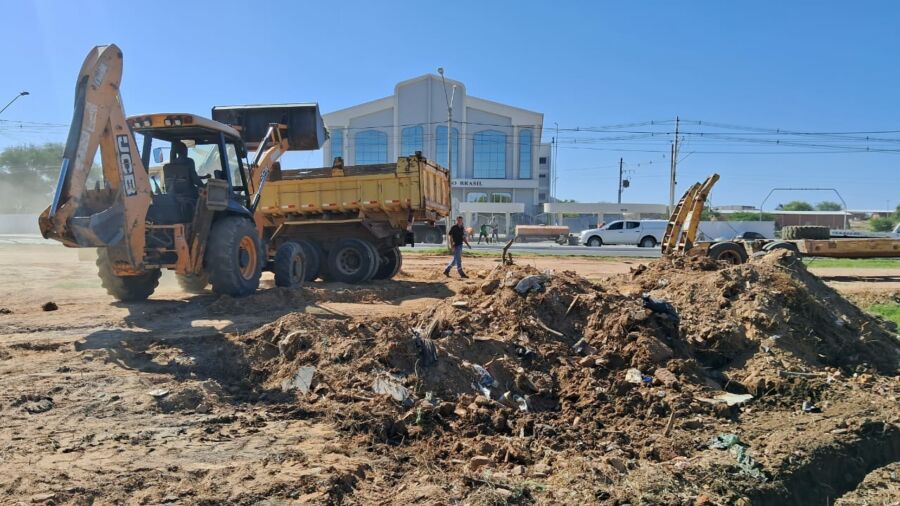 WhatsApp Image 2024 07 31 at 16.13.44 Após desapropriação da área, Secretaria de Meio Ambiente de Guanambi coordena operação de limpeza da Lagoa de João Amaral