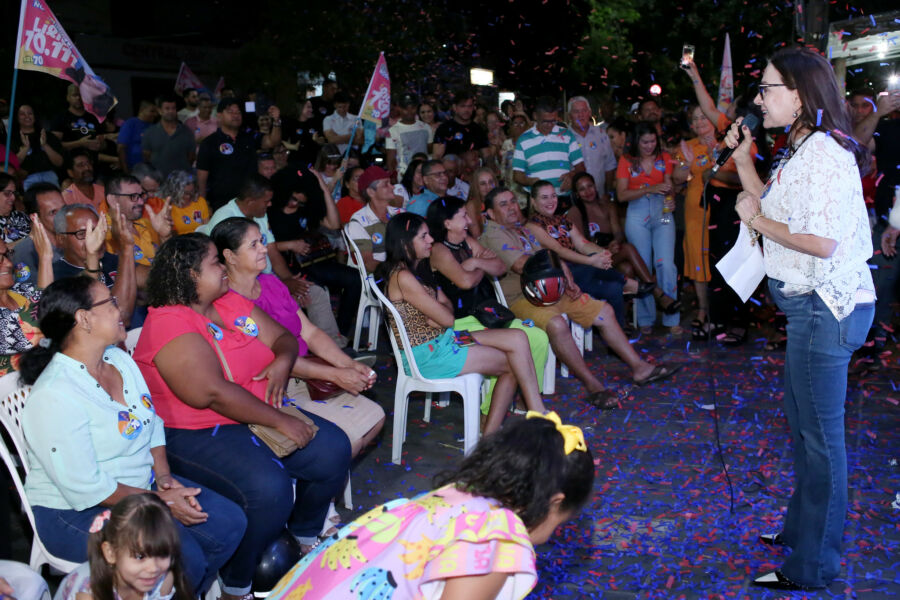 53984382006 827e07175d k Lilia inaugura Comitê com grande público em Guanambi e recebe apoio de lideranças