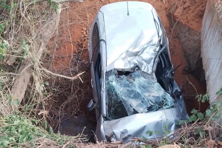 Idoso morre após carro cair de ponte na zona rural de Caetité