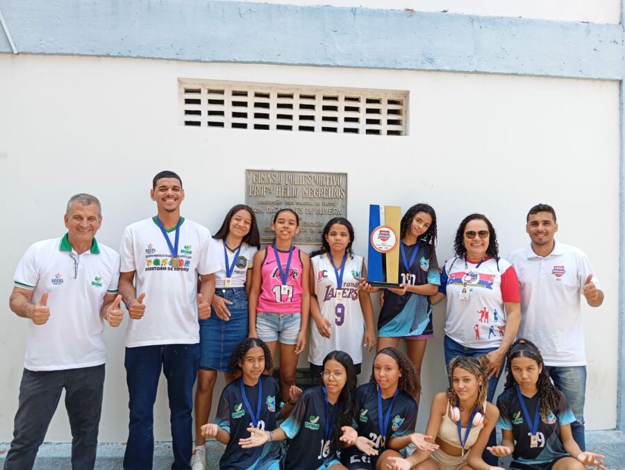 WhatsApp Image 2024 10 11 at 18.56.57 Urandi brilha nos Jogos Escolares da Bahia com dupla conquista no Basquete