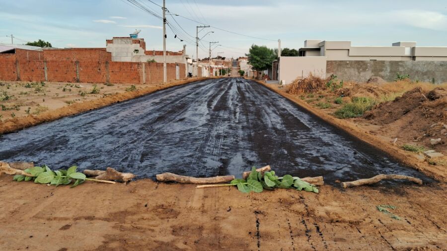 WhatsApp Image 2024 10 16 at 07.03.03 Após terraplanagem, Prefeitura de Guanambi inicia asfaltamento no Bairro Liberdade