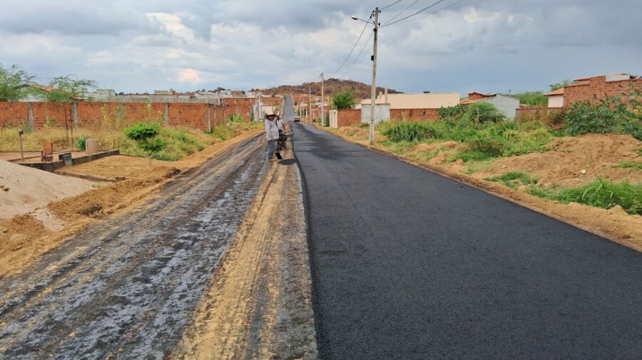 WhatsApp Image 2024 10 18 at 09.08.50 Guanambi: Moradores do Bairro Liberdade celebram a chegada do asfalto