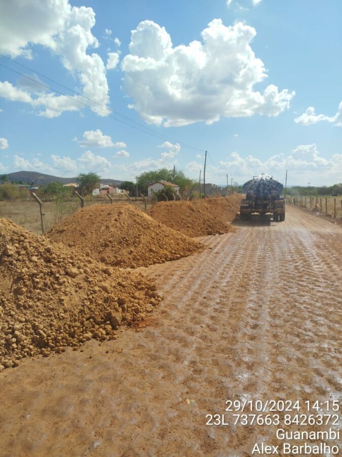 WhatsApp Image 2024 10 31 at 08.47.15 Prefeitura de Guanambi intensifica obras para asfaltamento do acesso ao Bairro Castro Cotrim e estrada Velha de Mutãs