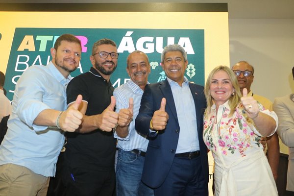 Prefeito de Iuiu participa de evento em Salvador com o governador Jerônimo Rodrigues