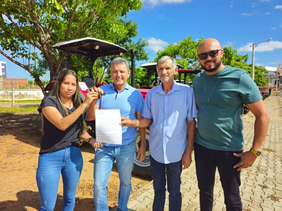 GUANAMBI 4 Deputado Charles Fernandes entrega tratores e implementos para fortalecer agricultura familiar em cidades da região