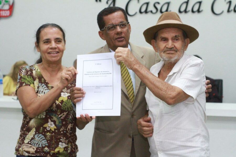 IMG 2784 Entrega de Escrituras da Regularização Fundiária em Guanambi