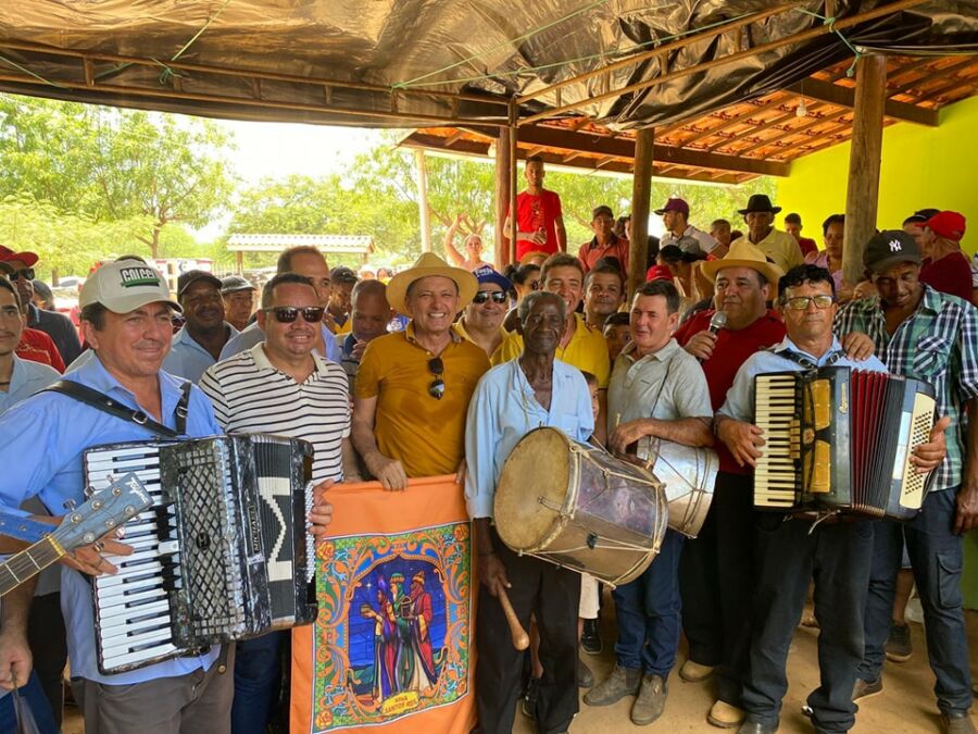 472736362 1152063209819364 2847334273796224861 n Deputado Charles Fernandes participa de celebração da vitória em Botuporã e reforça compromissos com a gestão