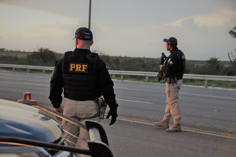 cab02170 99ac 4674 a9da 165c56b48b0d PRF na Bahia registra aumento significativo nas apreensões de armas, maconha e cigarros em 2024