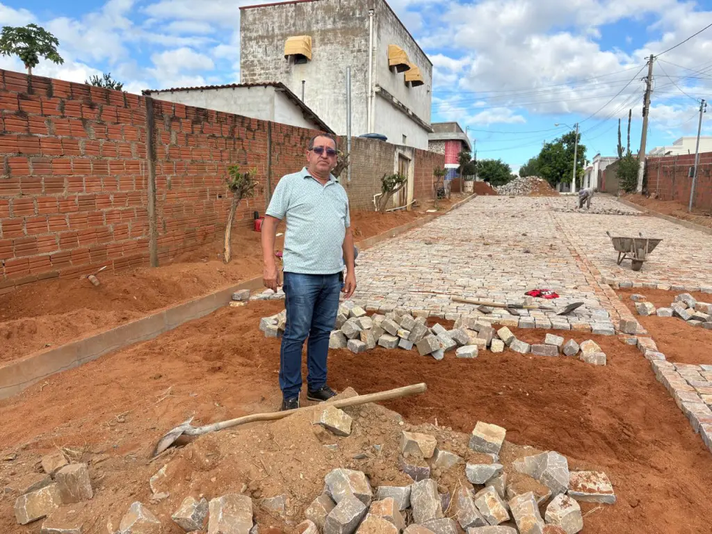 WhatsApp Image 2025 04 23 at 16.35.34 1 Obras de pavimentação avançam em Pindaí