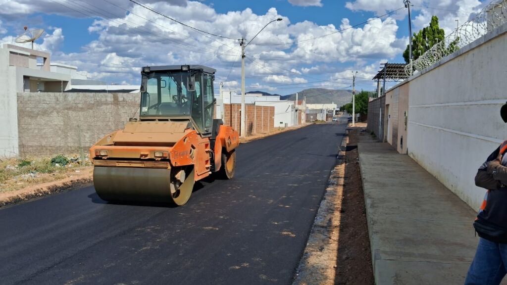 WhatsApp Image 2025 04 28 at 10.53.50 Prefeitura de Guanambi vai adquirir 1.500 toneladas de produtos asfálticos para obras de urbanização de 10 bairros